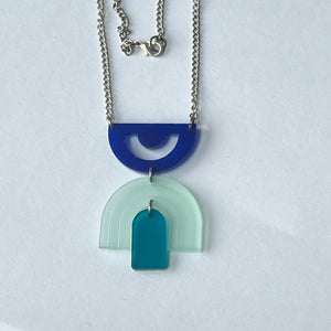 GEOMETRIC FROSTED ACRYLIC NECKLACE